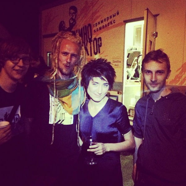 30 июня 2013 год. Земфира с музыкантами после концерта