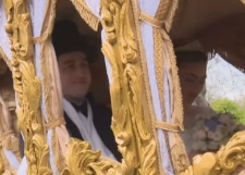 Молодожены Гуцериевы закатили праздник на улицах Лондона