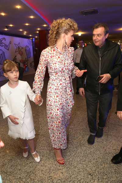 Юлия Пересильд и Алексей Учитель с дочерью Анной 