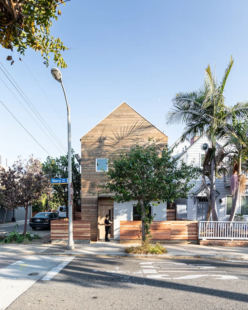 Светлый дом в Калифорнии | Источник: Игнасио Эспигарес