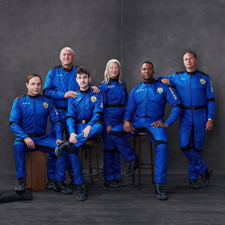 Компания Blue Origin в третий раз запустила туристов в космос на корабле New Shepard