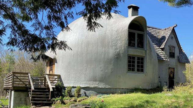 Необычный купольный дом скульптора Дафны Пульсифер, который она построила сама