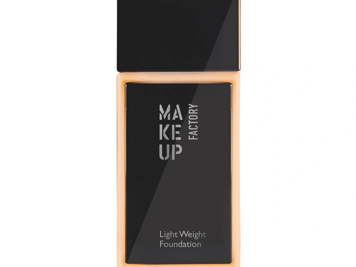 Невесомая, дышащая, твоя: новая тональная основа Make Up Factory Light Weight Foundation