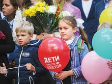 Акция «Дети вместо цветов»: как участники проекта помогают больным малышам