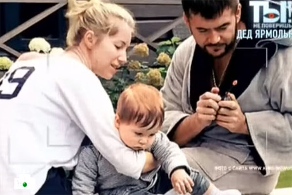 Дочка Леонида Ярмольника Саша с сыном Петей и мужем Андреем Мальцевым