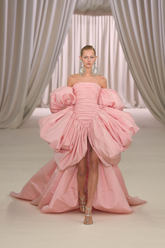 Есть повод нарядиться: самые модные вечерние платья в 2023 году