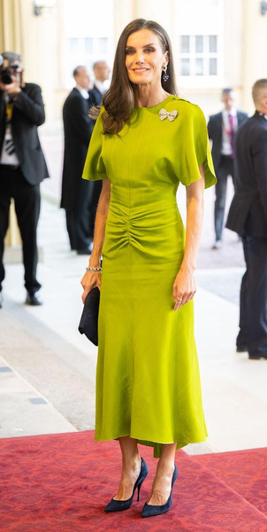 Самая стильная королева: супруга короля Испании Летиция в платье дизайна Виктории Бекхэм
