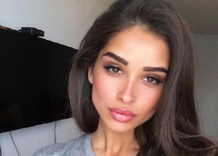 Акилова получила предложение от бывшего Солодар, Жужа сбежала из дорогой виллы из-за тараканов. Соцсети звезд