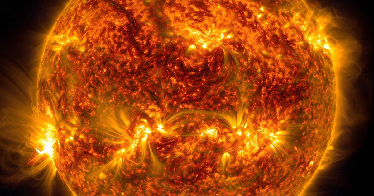 Вспышка на солнце 2023 ноябрь. Солнечные вспышки. Вспышки на солнце. Взрыв солнца. Солнечные вспышки на солнце.