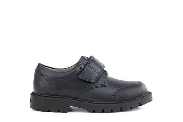 Какую обувь взять на сменку в школу, чтобы быть стильной в 2022 году ...