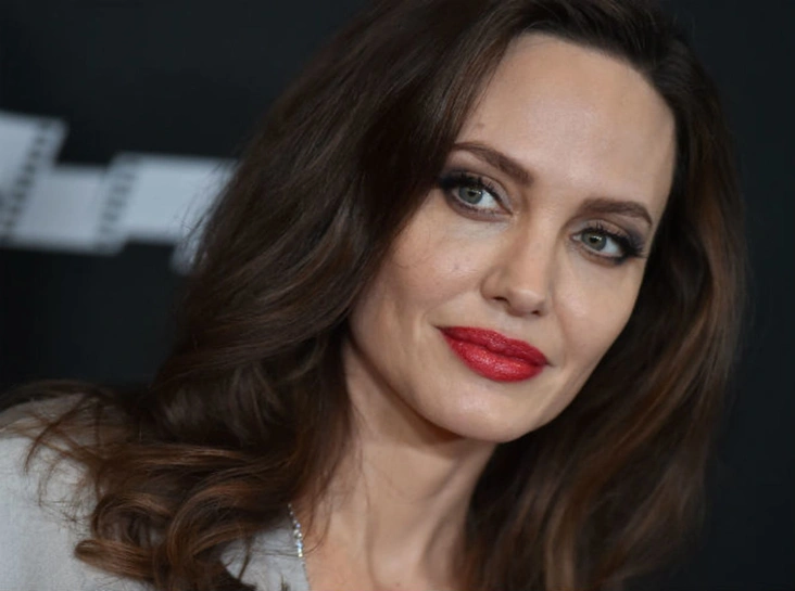 Анджелина Джоли (день рождения ─ 4 июня)