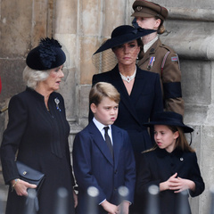Камилла отчитывала Шарлотту, а Меган улыбалась: новые факты о похоронах королевы Елизаветы II