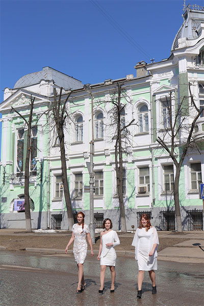 Даже на центральной улице Иванова жениха днем с огнем не сыщешь