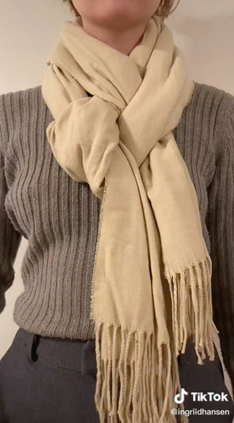 Как красиво завязать шарф: 7 способов из ТикТока