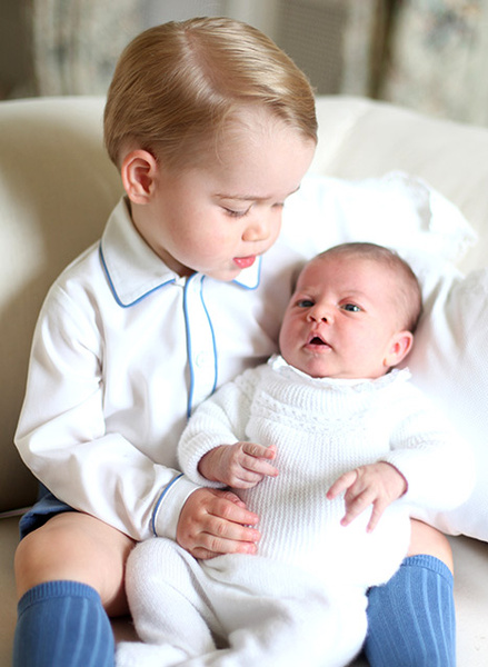 Принц Джордж с сестрой – принцессой Шарлоттой
