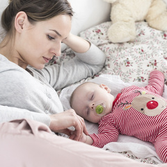 Чем на самом деле грозит недосыпание матери и ребенку