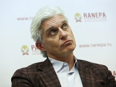 Психолог: «Тиньков боится остаться без лечения в Германии, поэтому отказался от гражданства РФ»