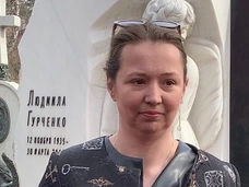 Внучка Гурченко произнесла трогательную речь у могилы бабушки в 10-ю годовщину ее смерти — видео