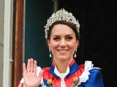 Миддлтон в серьгах принцессы Дианы приковала восторженные взгляды, а Маркл осталась за бортом