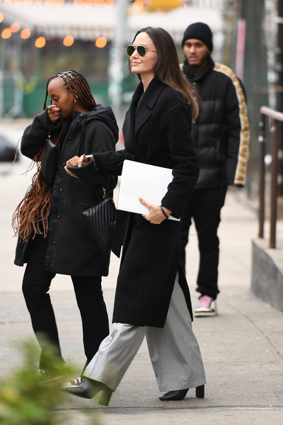 Мамина дочка: Анджелина Джоли с дочерью Захарой на шопинге