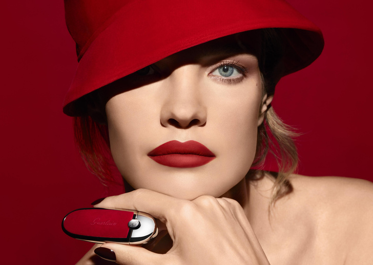 Фото №1 - Красный — хит сезона: как Guerlain вдохновили девушек красить губы красной помадой