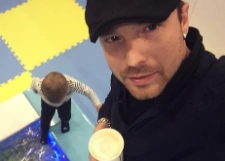 Алексей Чадов перестал скрывать лицо сына