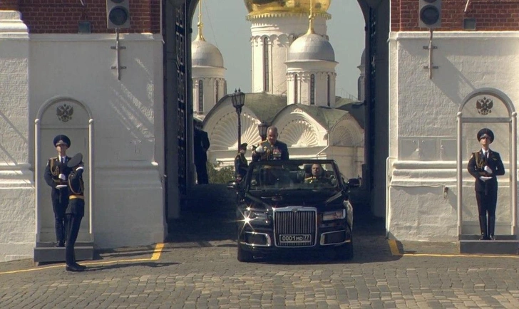 Сергей Шойгу принимает Парад