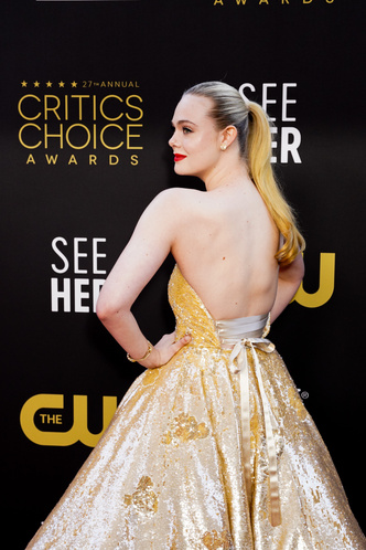 Вечная Золушка: Эль Фаннинг в платье для бала на Critics Choice Awards
