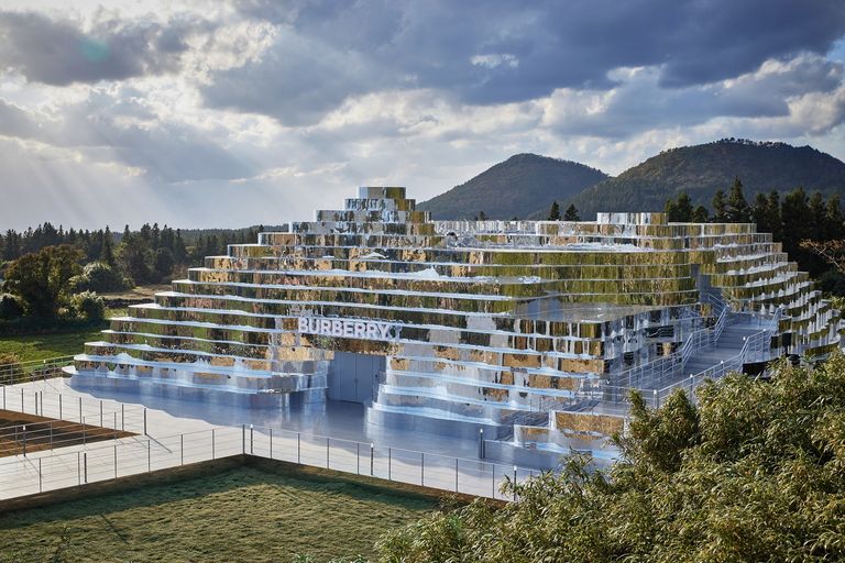 Pop-up магазин Burberry в Южной Корее | Источник: Burberry