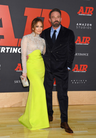 Любящая жена: Дженнифер Лопес в ярком кислотном платье поддержала Бена Аффлека на премьере фильма «Air»