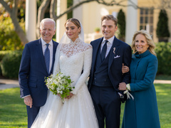 Джо Байден выдал замуж любимую внучку в Белом доме — почему эта свадьба переполошила всех