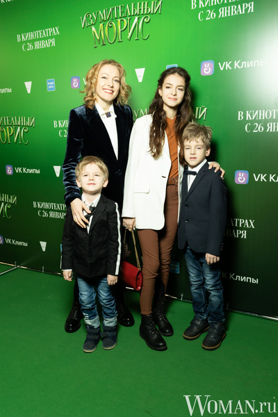 Ольга Красько с дочкой и сыновьями