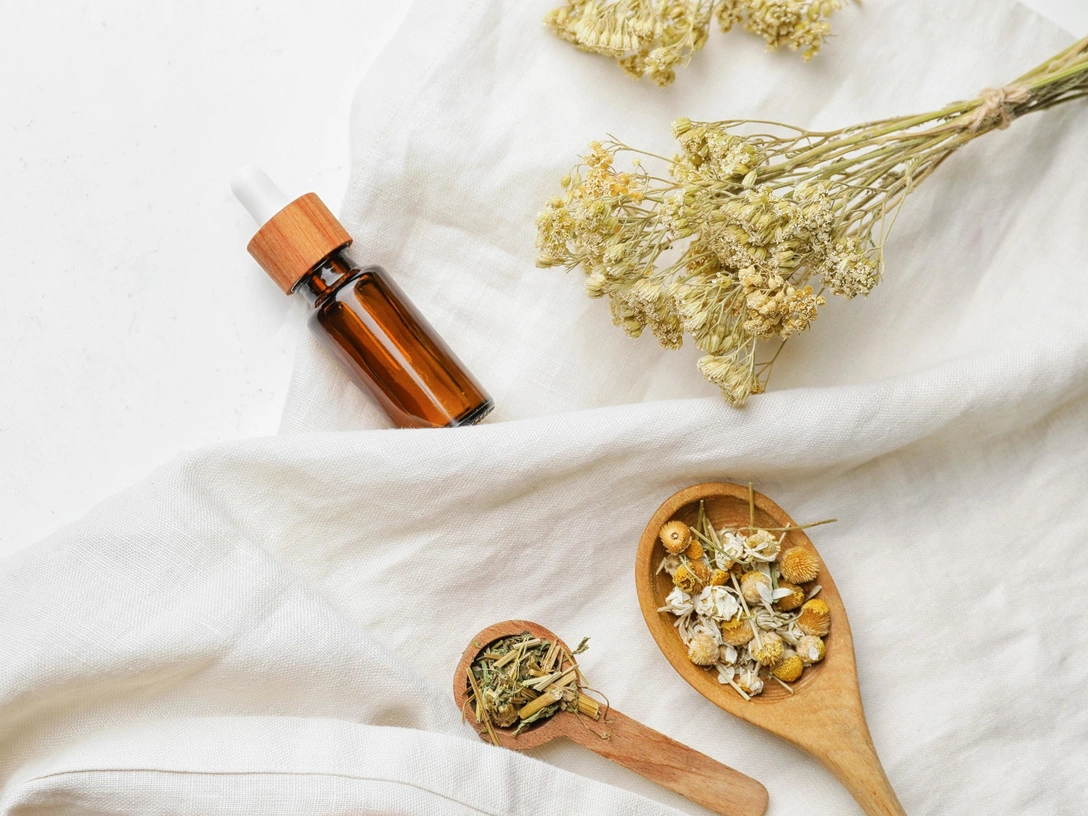 Спокойствие и крепкий сон: 11 лучших масел, которые помогут вам расслабиться | marieclaire.ru