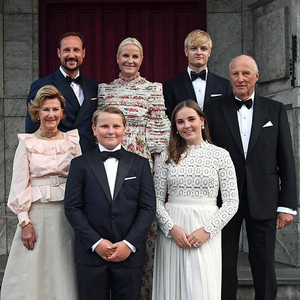 принцесса Ингрид, принц Хокон, принцесса Метте-Марит, принц Сверре Магнус, королева Соня, король Харальд
