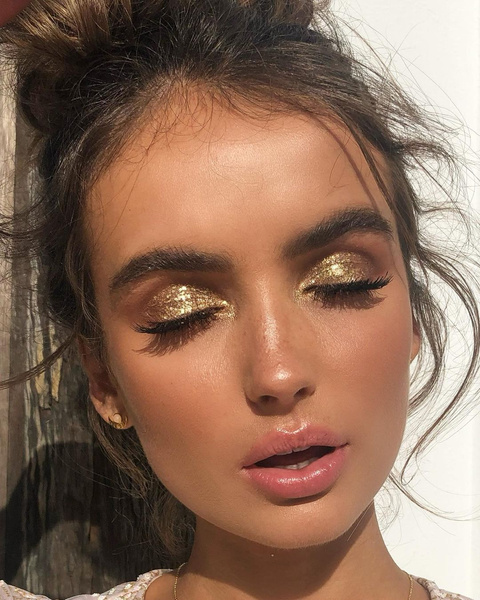 Golden hour skin — красивый тренд 2022 на сияющий летний макияж