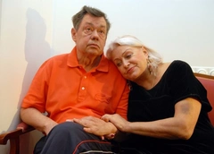 Жена Караченцова: «У Коли рак, мы будем бороться»