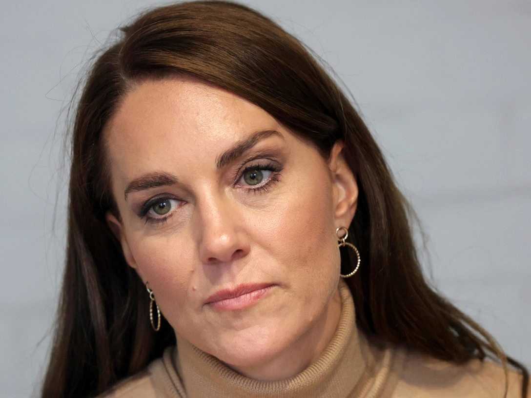 Кэтрин, принцесса Уэльская, во время посещения Центра радуги в Скарборо, Великобритания, 3 ноября 2022 | marieclaire.ru