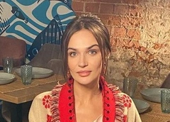 Алена Водонаева оголила пышную грудь в ванной