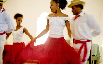 Кружит голову сильнее рома: как танцуют меренге — главный танец Доминиканы