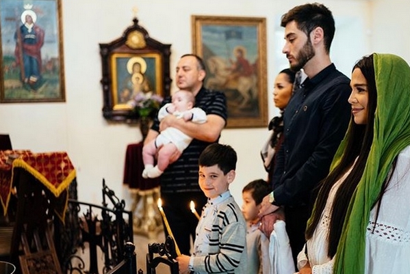 Сестры не общаются после крести младшего сына Салибековой