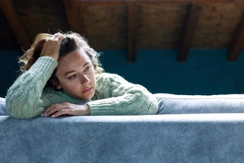 «Два месяца лежу дома наедине с мыслями и бессонницей»