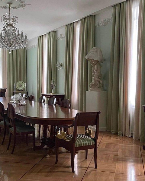 Итальянский мрамор, много золота и огород: как выглядит дом Юдашкина, в котором его супруга теперь осталась одна
