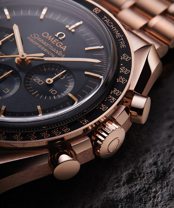 Что особенного в часах Omega Moonwatch?