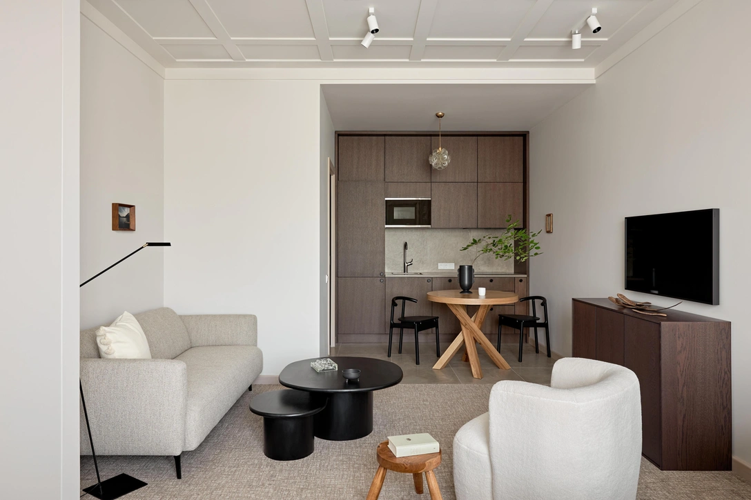 ТВ-тумба, ИКЕА. Кресло, La Redoute. | Источник: Максим Максимов