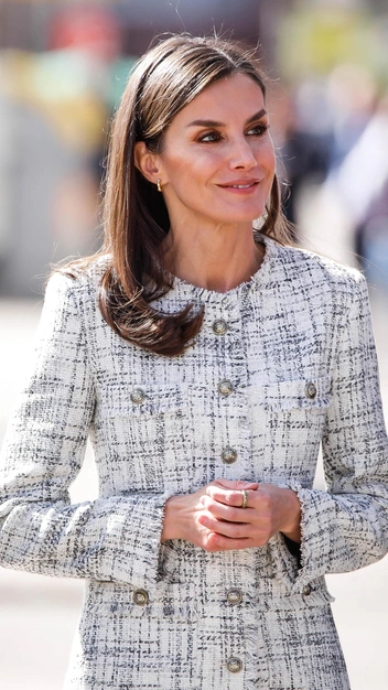 Этой весной вам нужен жакет, как у королевы Летиции — такой носят самые модные девушки | marieclaire.ru