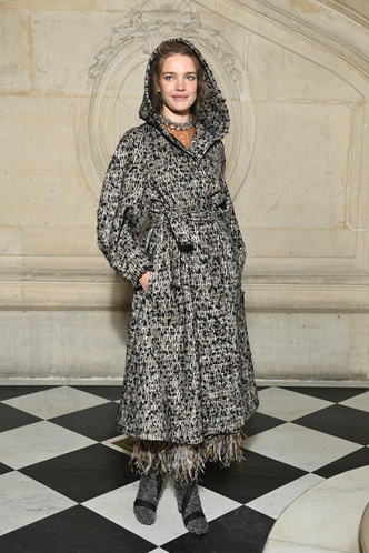 С ног до головы в Dior и кристаллах Swarovski: Водянова пришла на Неделю моды