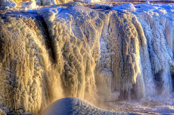 Замерзший водопад Ридо, Канада