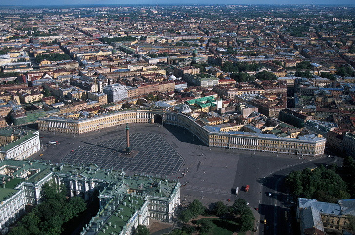 Городские точки притяжения: посмотрите на 10 самых больших площадей России