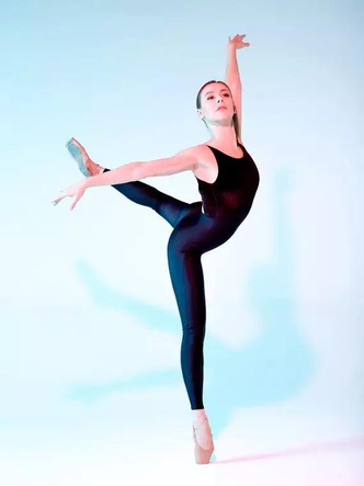 Танцевать душой: BALLET MANIACS — о тренде balletcore и его связи с реальной жизнью