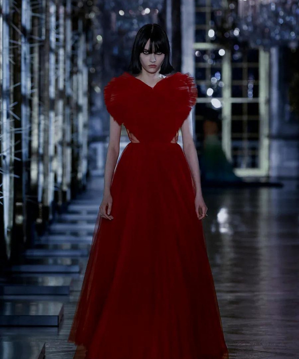 Королевство кривых зеркал: коллекция Dior FW21
